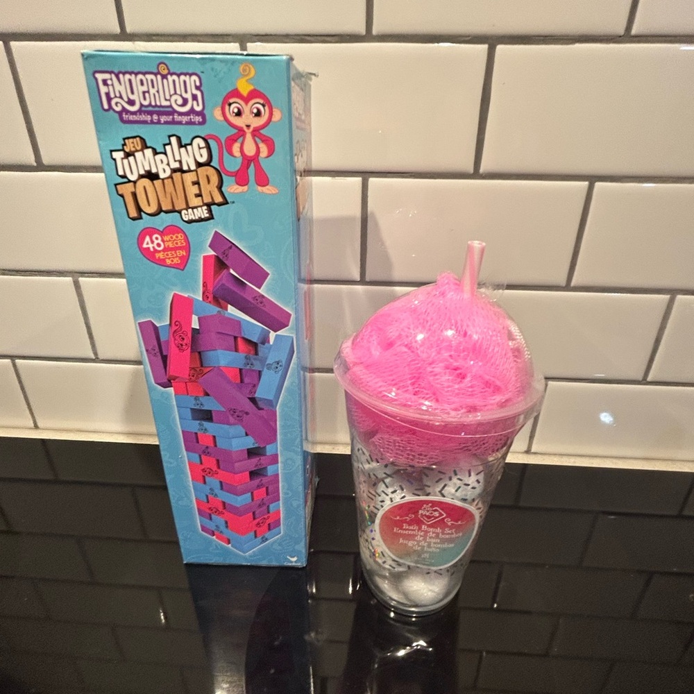 Tumbling Tower Game - Kid both bombs